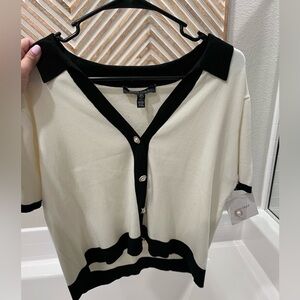 Ellen Tracy Cream Knit Top with Black Trim and Pearl Buttons